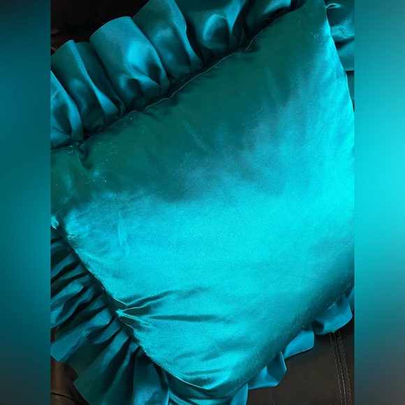 Pier 1 teal ruffle pillows - Picture 9 of 11